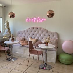 Fruitilicious Cakes - Such a cute sitting area!