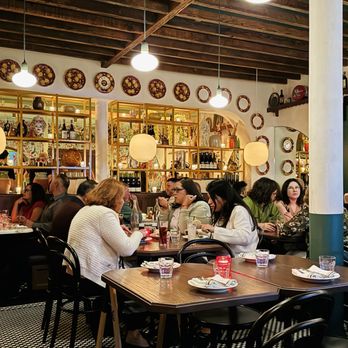 Donna's - Dining Room - Italian Near Me - Los Angeles, California Donna's - Dining Room - Italian Near Me - Los Angeles, California