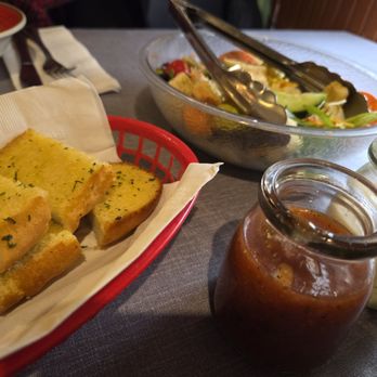 Fanellos - Salad and garlic bread - Italian Near Me - Mishawaka, Indiana Fanellos - Salad and garlic bread - Italian Near Me - Mishawaka, Indiana