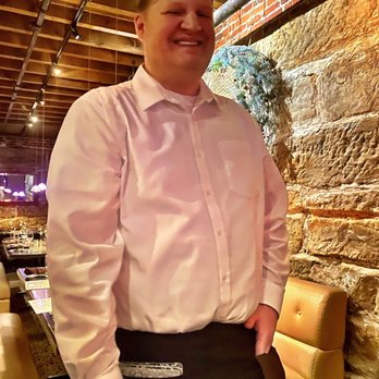 Rosewood Grill - Best waiter in Ohio - New American Near Me - Hudson, Ohio