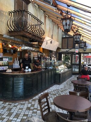 Café Castel - Déjeuner Diner - Sandwiches Salads - Smoothies Dessert by null