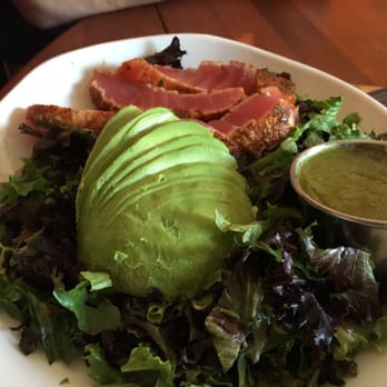 Le Papagayo - Ahi Tuna Salad with Avocado - Breakfast & Brunch Near Me - Encinitas, California