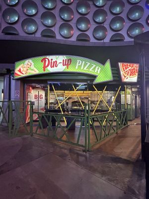Pin-Up Pizza by null