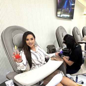 Chloe Nail Lounge - Nail Salons Near Me - Orange, California