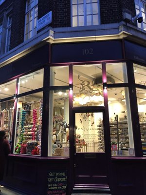 V V Rouleaux by null