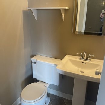 Senate Plaza - 1/2 bathroom - Apartments Near Me - Columbia, South Carolina