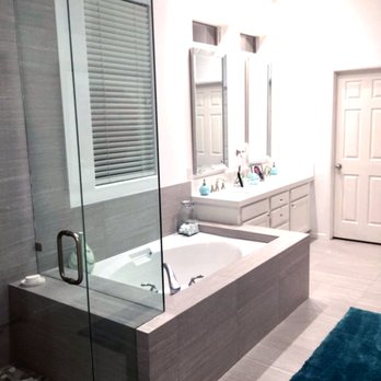 Youngs Construction - a bathroom with a large bathtub - General Contractors Near Me - Coachella, California Youngs Construction - a bathroom with a large bathtub - General Contractors Near Me - Coachella, California