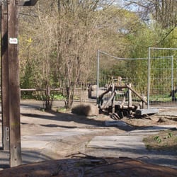 Volkspark Humboldthain - "trockengelegter" Wasserlauf