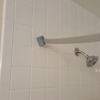 Comfort Inn - Broken Shower rod - Hotels Near Me - Laurinburg, North Carolina