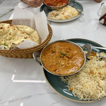 Tikkaville - Chicken tikka masala with garlic naan. - Pakistani Near Me - Nottingham, Maryland