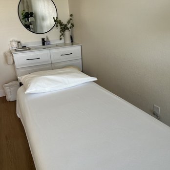 Pulse + Needle - One of the treatment rooms. Feels relaxing. - Qi Gong Near Me - Santa Rosa, California Pulse + Needle - One of the treatment rooms. Feels relaxing. - Qi Gong Near Me - Santa Rosa, California