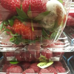 How can you not see this molded strawberry?!?! How can you not see this molded strawberry?!?!