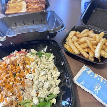 Zaxbys - Fried Blue Zalad Traditional Wings & Things - Salad Near Me - Clermont, Florida