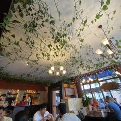 Eclipse Grillbar - Inside