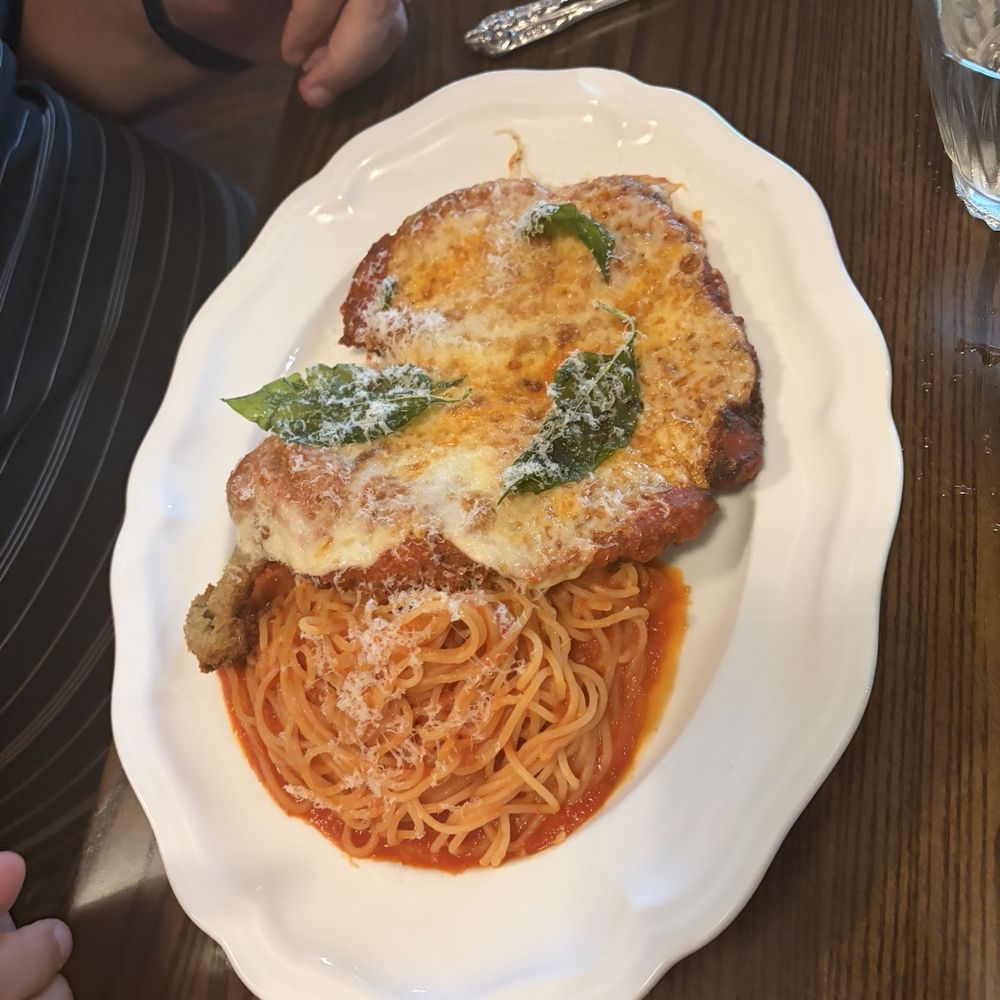 Giuliettas - Chicken parm - Italian Near Me - Lawrenceburg, Indiana Giuliettas - Chicken parm - Italian Near Me - Lawrenceburg, Indiana