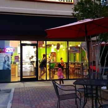 Halal Pita - Outdoor seating - Mediterranean Near Me - Raleigh, North Carolina