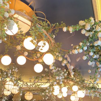 Le Sancerre - Brasseries Near Me - Paris, 75