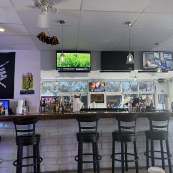 Lendys Cafe - Chicken Wings Near Me - Virginia Beach, Virginia