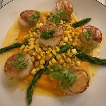 Perrine - Scallops with butternut squash purée and other veggies - New American Near Me - New York City, New York Perrine - Scallops with butternut squash purée and other veggies - New American Near Me - New York City, New York