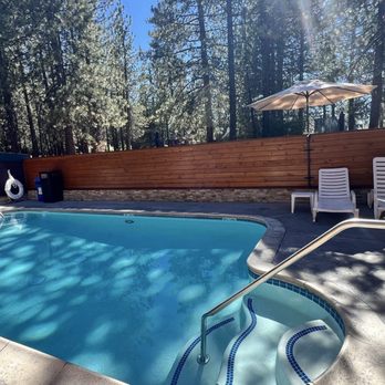 Snow Lake Lodge - Swimming pool - Resorts Near Me - Big Bear Lake, California Snow Lake Lodge - Swimming pool - Resorts Near Me - Big Bear Lake, California