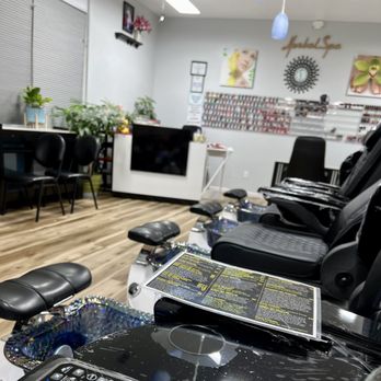 Cute Nails & Spa - Pedicure chairs - Nail Salons Near Me - Brentwood, California