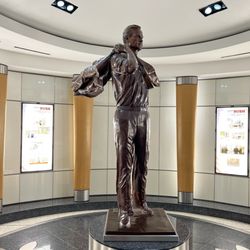 George Bush Intercontinental Airport - IAH - George Bush Statue