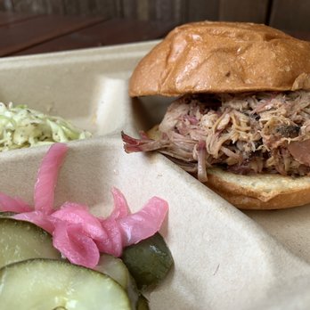Matt's BBQ - Food Trucks Near Me - Portland, Oregon