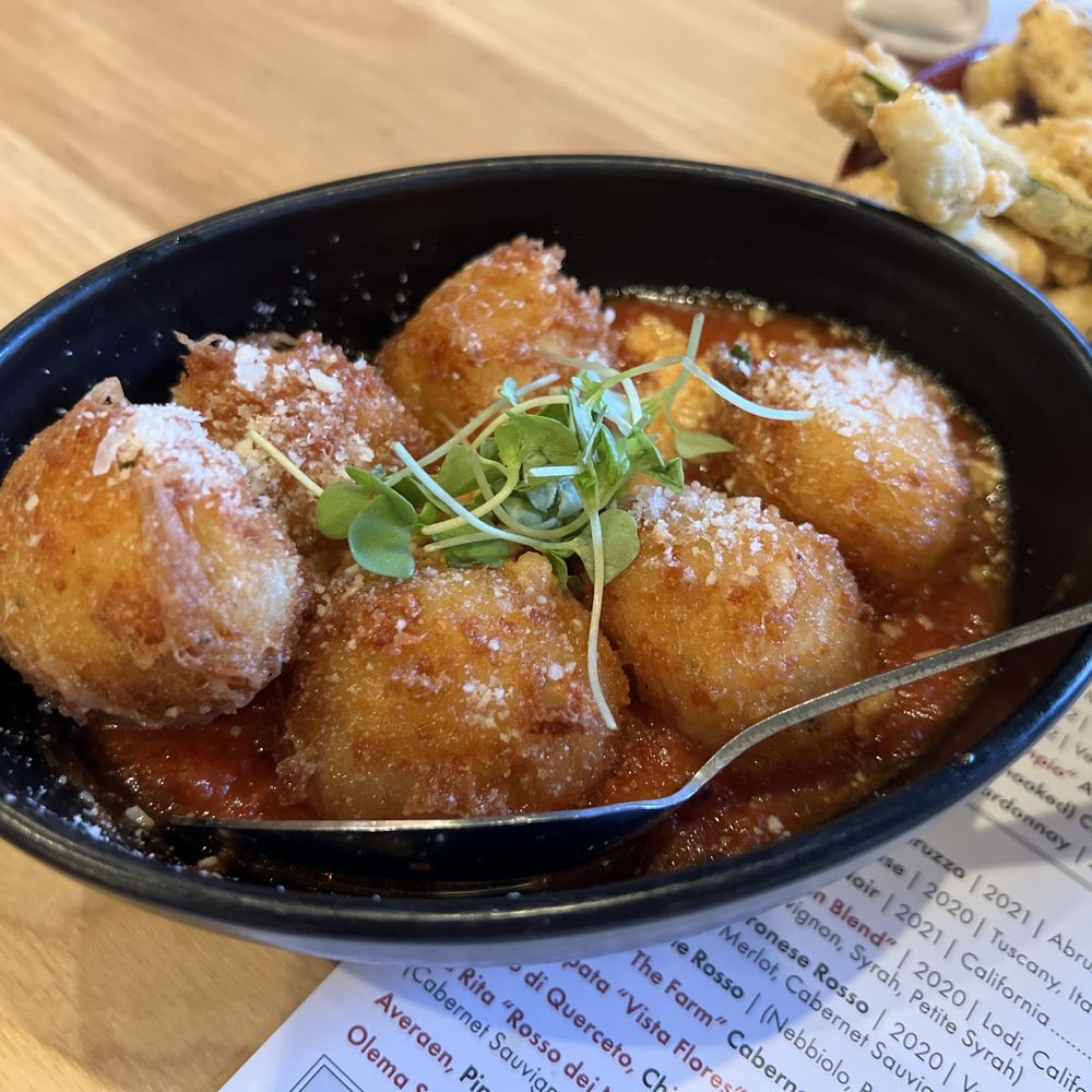Gia Mia - Pizza Near Me - Downers Grove, Illinois Gia Mia - Pizza Near Me - Downers Grove, Illinois