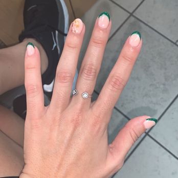 Hollywood Nails - Christmas nails - Nail Technicians Near Me - Fairfax, Virginia