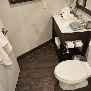 Riverhouse Lodge - Tiny! - Hotels Near Me - Bend, Oregon Riverhouse Lodge - Tiny! - Hotels Near Me - Bend, Oregon