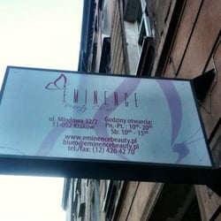 Eminence Beauty Clinic - Baner nad wejściem.