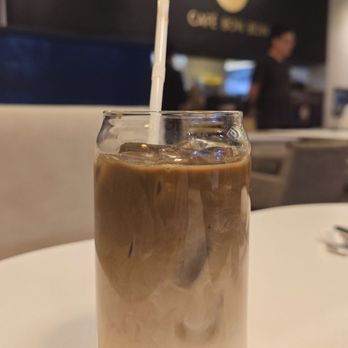 Cafe Bon Bon - Iced Hojicha Latte - Coffee & Tea Near Me - Richmond Hill, Ontario