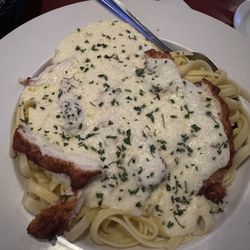 Northfield Inn Restaurant & Lounge Bar - Fettuccine Alfredo with chicken cutlet
