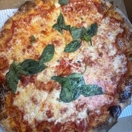 Regular cheese pizza