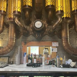 Beautiful bar! Beautiful bar!