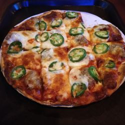 Tapper's Pub - Sausage and Jalapeno pizza...seriously good!!