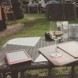 Landgoed Duin & Kruidberg - Having some great house white and of course a book