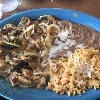 Fiesta Tapatia - Pollo fundido - Mexican Near Me - Bennettsville, South Carolina