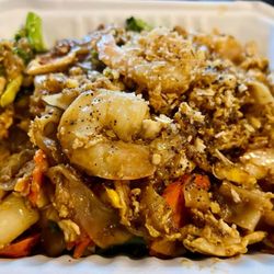 Yanni’s Thai Food - Pad se-ewe