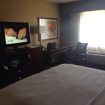 Holiday Inn Express Flagstaff - Very professional looking room - Hotels Near Me - Flagstaff, Arizona