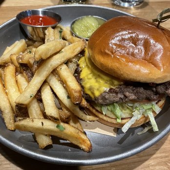 101 Craft Kitchen - Burgers - New American Near Me - Carmel, Indiana