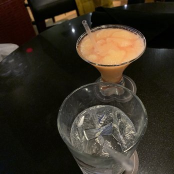 Moxies Fairview Mall Restaurant - Bellini and drankkkk - Canadian (New) Near Me - North York, Ontario Moxies Fairview Mall Restaurant - Bellini and drankkkk - Canadian (New) Near Me - North York, Ontario