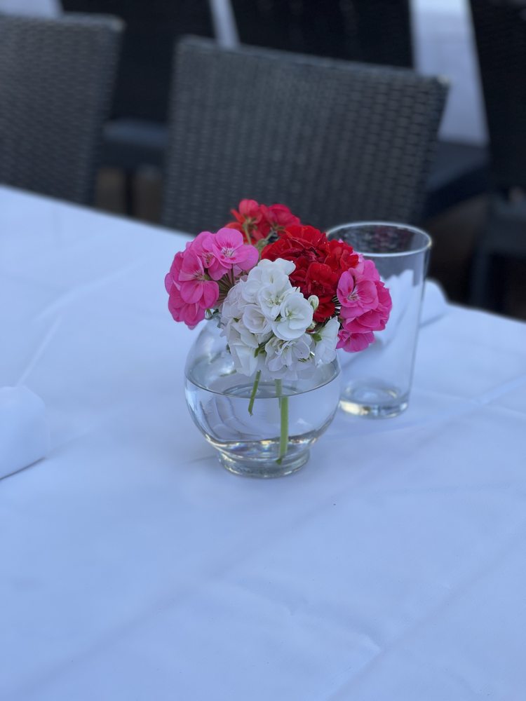 La Casa Restaurant & Bar