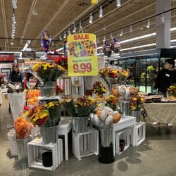 Mariano's - Flower department