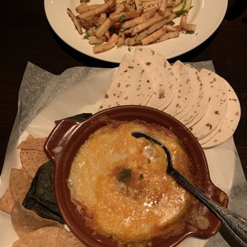 Yard House - Queso Dip Burger - New American Near Me - Honolulu, Hawaii