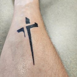 Orange Beach Tattoo - Shadowed cross