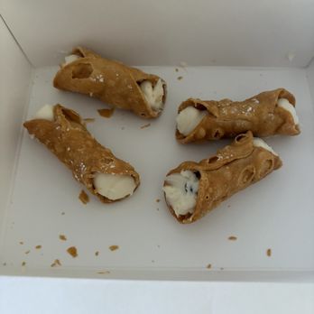 Brio Italian Grille - Mini cannoli's - Italian Near Me - Plantation, Florida Brio Italian Grille - Mini cannoli's - Italian Near Me - Plantation, Florida