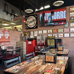 Zzeeks Pizza - Interior