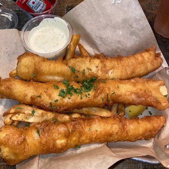 FISH DISTRICT - 3 piece fish and chips, absolutely huge pieces of fish, crispy and delicious! - Seafood Near Me - San Diego, California