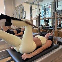 Lia Pilates - On the reformer